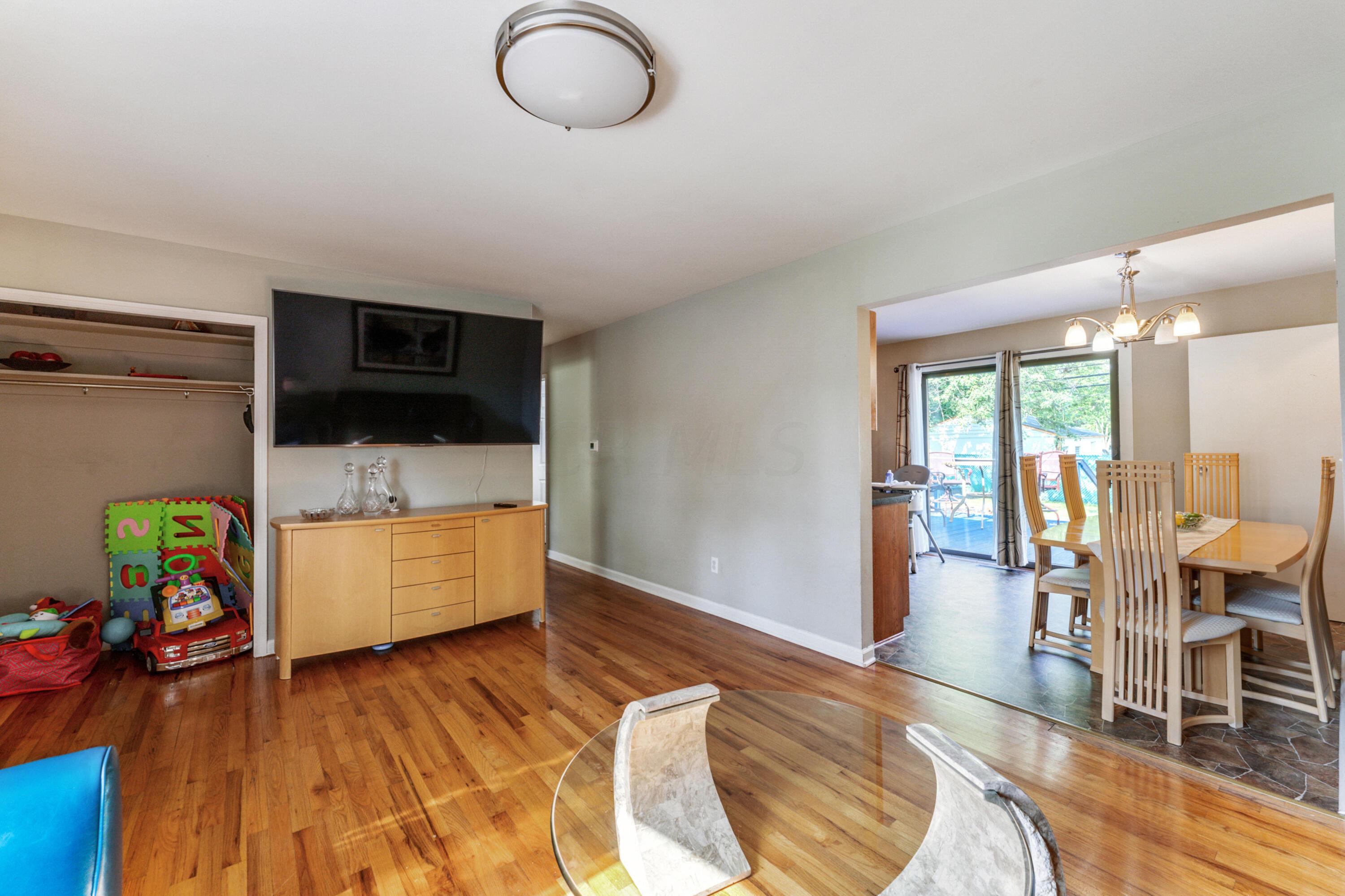 6329 Karl Road Columbus, OH 43229 - Photo 4 of 25 Gallery Image 4