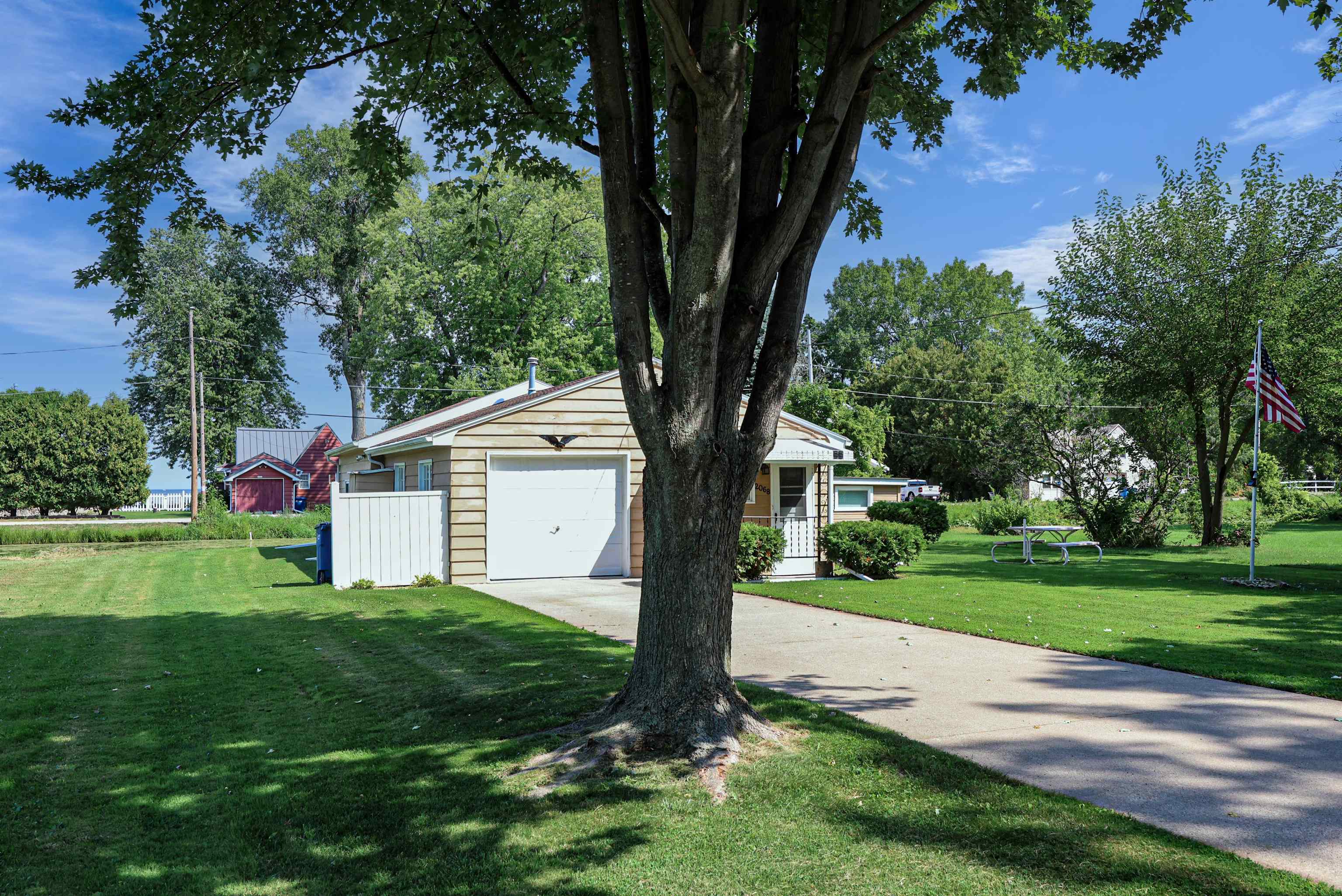 2068 Point Comfort Road Oshkosh, WI 54902 - Photo 3 of 44 Gallery Image 3