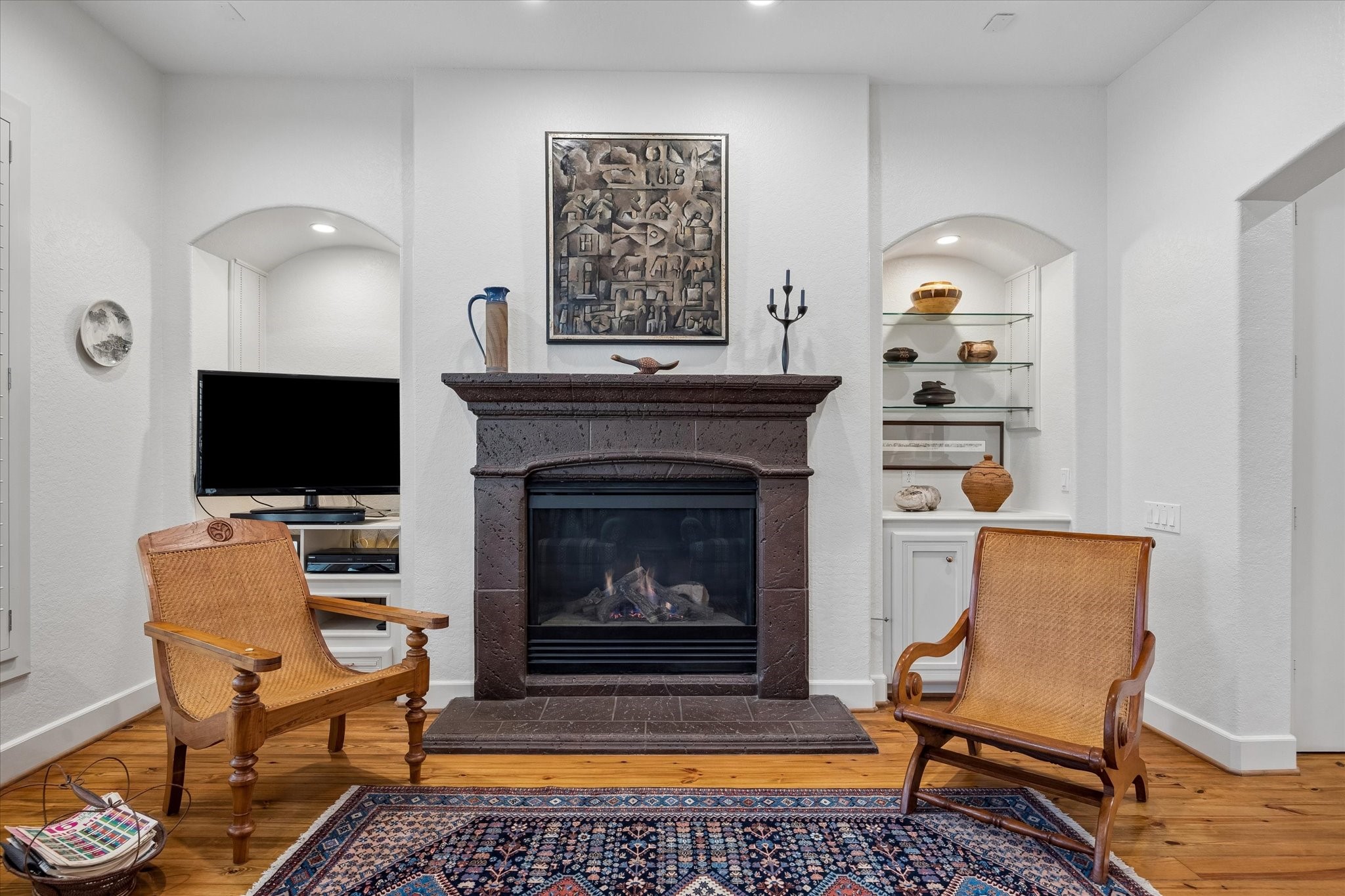 706 East 12th Street Houston, TX 77008 - Photo 5 of 34 a living room with furniture and a fireplace