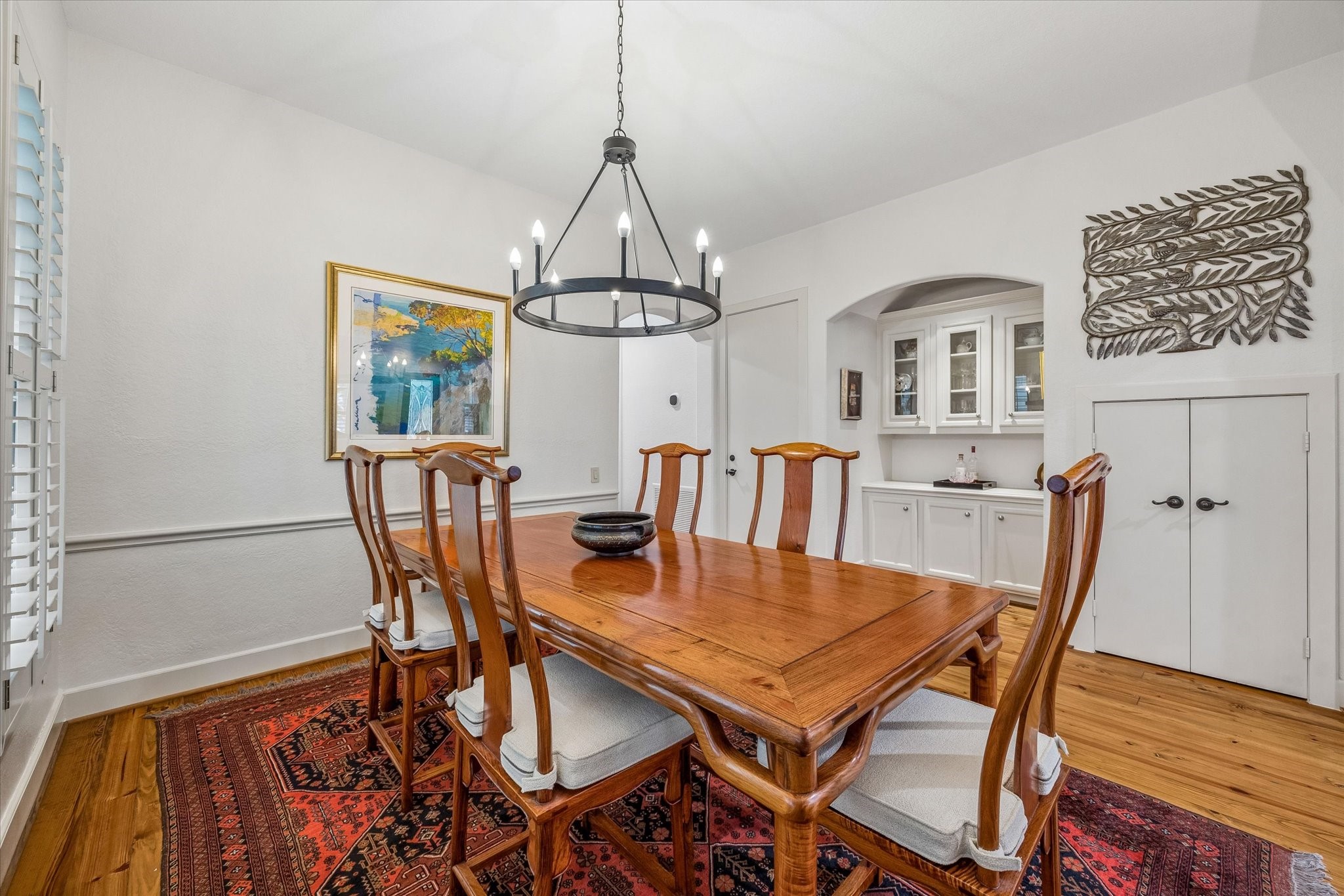 706 East 12th Street Houston, TX 77008 - Photo 6 of 34 a view of a dining room with furniture
