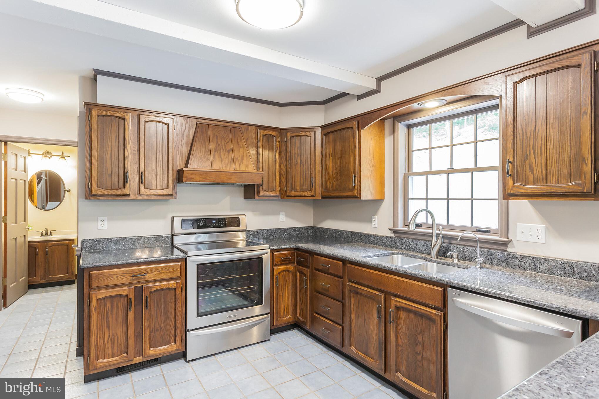 1000 Hunters Road Mohnton, PA 19540 - Photo 13 of 37 Kitchen