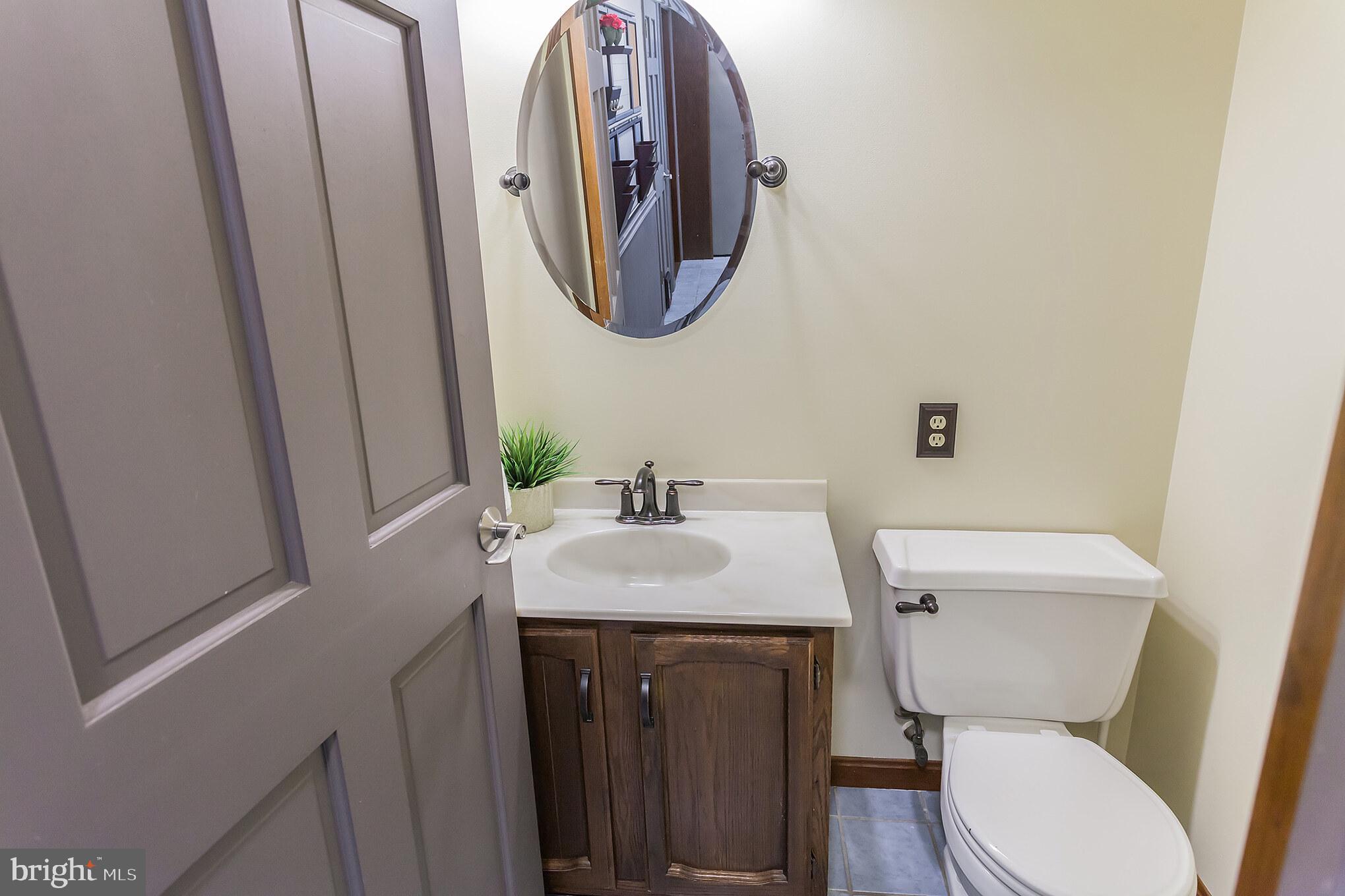 1000 Hunters Road Mohnton, PA 19540 - Photo 15 of 37 Powder Room