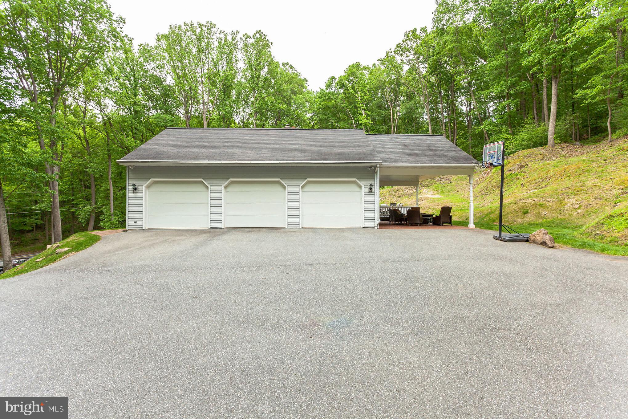 1000 Hunters Road Mohnton, PA 19540 - Photo 36 of 37 Oversized 3 car garage