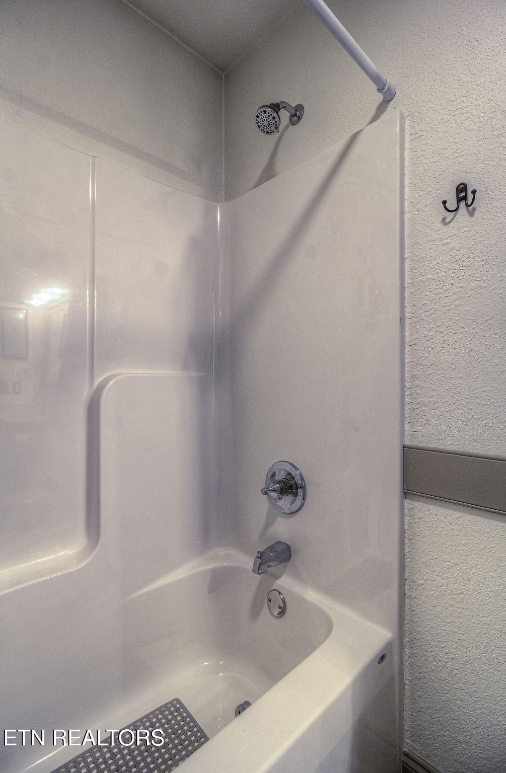 2045 Kings View Loop Seymour, TN 37865 - Photo 37 of 60 IMG_5028