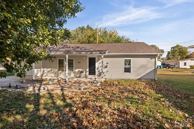$170,000 | 304 Indiana Avenue, South Roxana, IL 62087