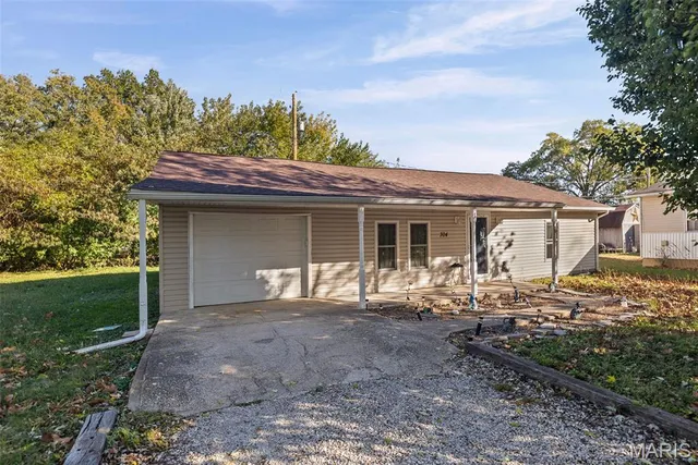 $170,000 | 304 Indiana Avenue, South Roxana, IL 62087