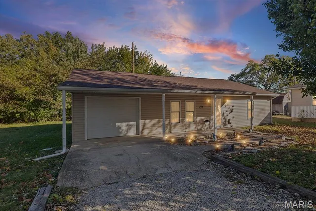 $170,000 | 304 Indiana Avenue, South Roxana, IL 62087