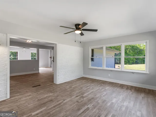 a view of empty room with window