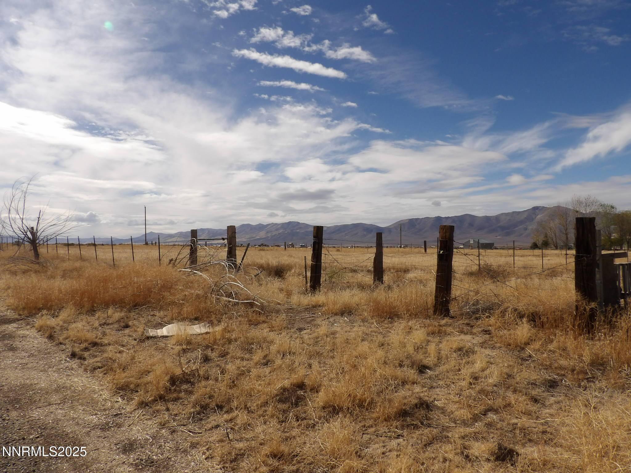 15948 South Grass Valley Road Winnemucca, NV 89445 - Photo 12 of 20 a view of a yard with a fountain