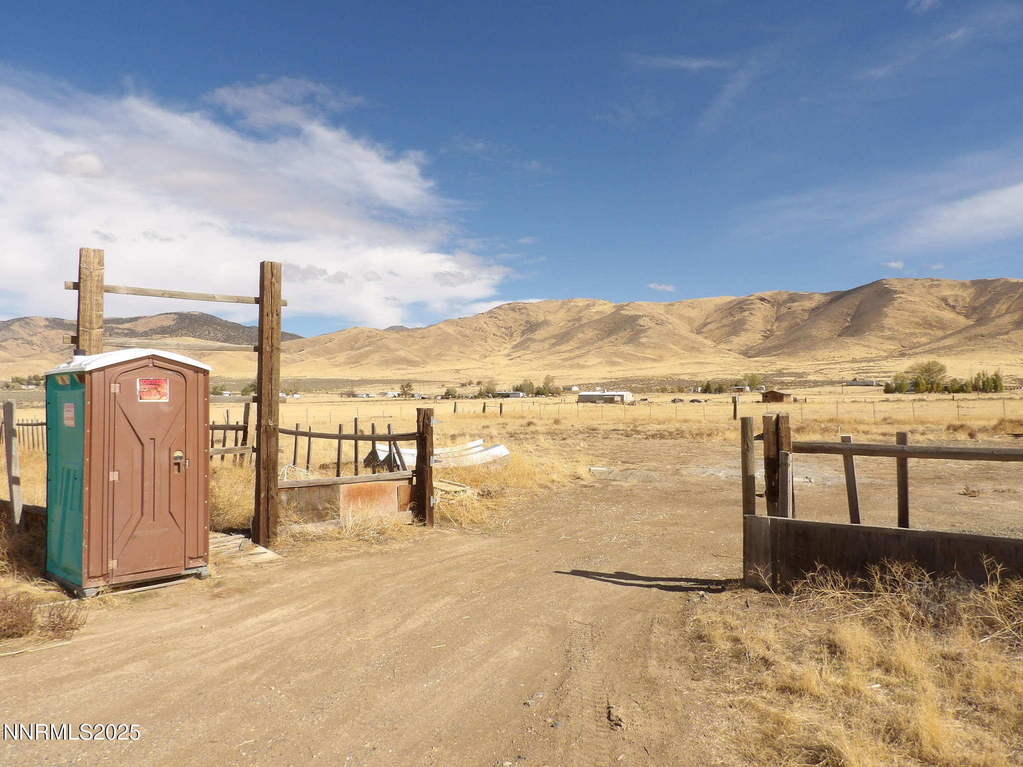 15948 South Grass Valley Road Winnemucca, NV 89445 - Photo 13 of 20 a view of a lake with a mountain