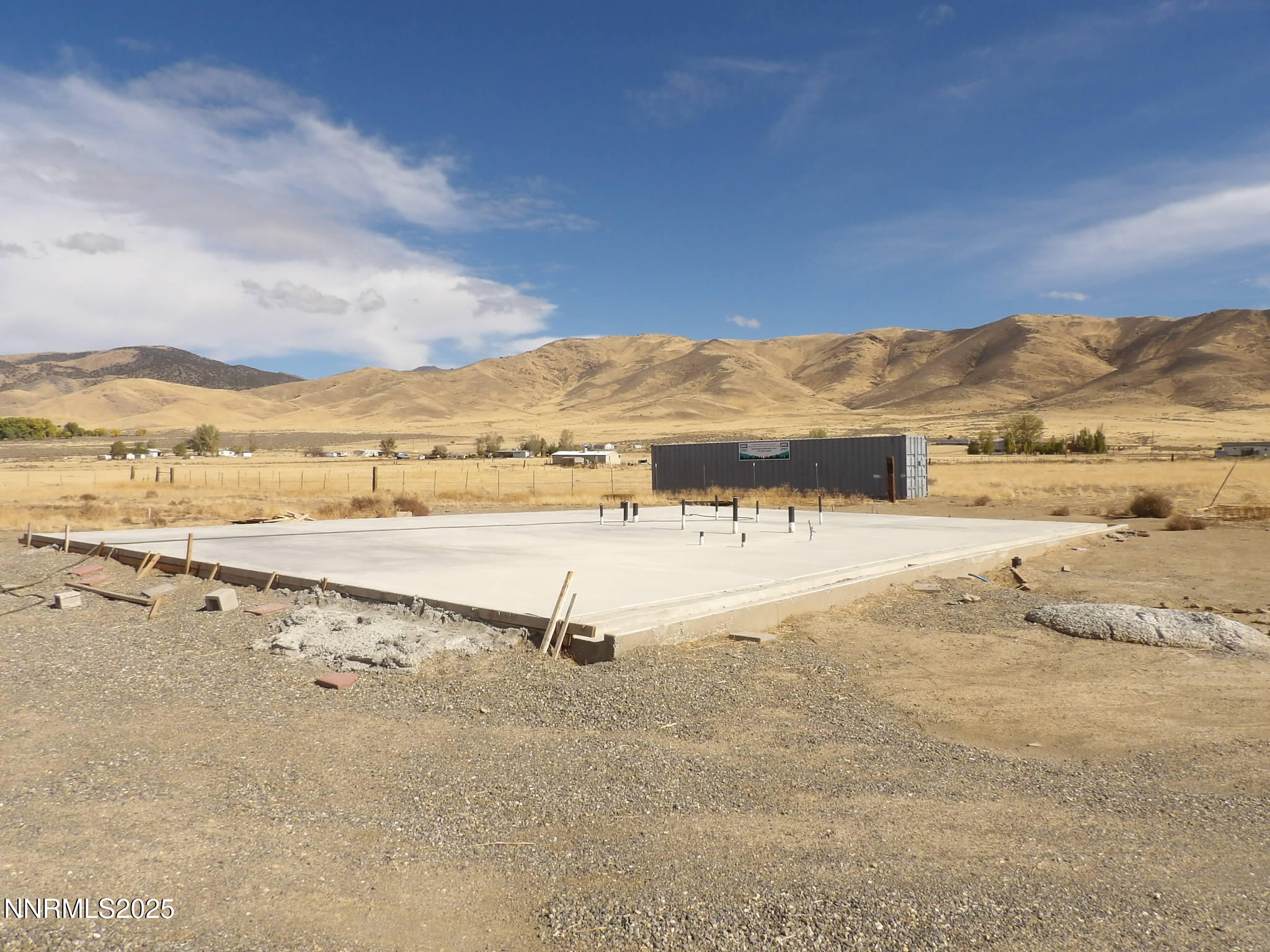 15948 South Grass Valley Road Winnemucca, NV 89445 - Photo 14 of 20 a view of an ocean and a mountain