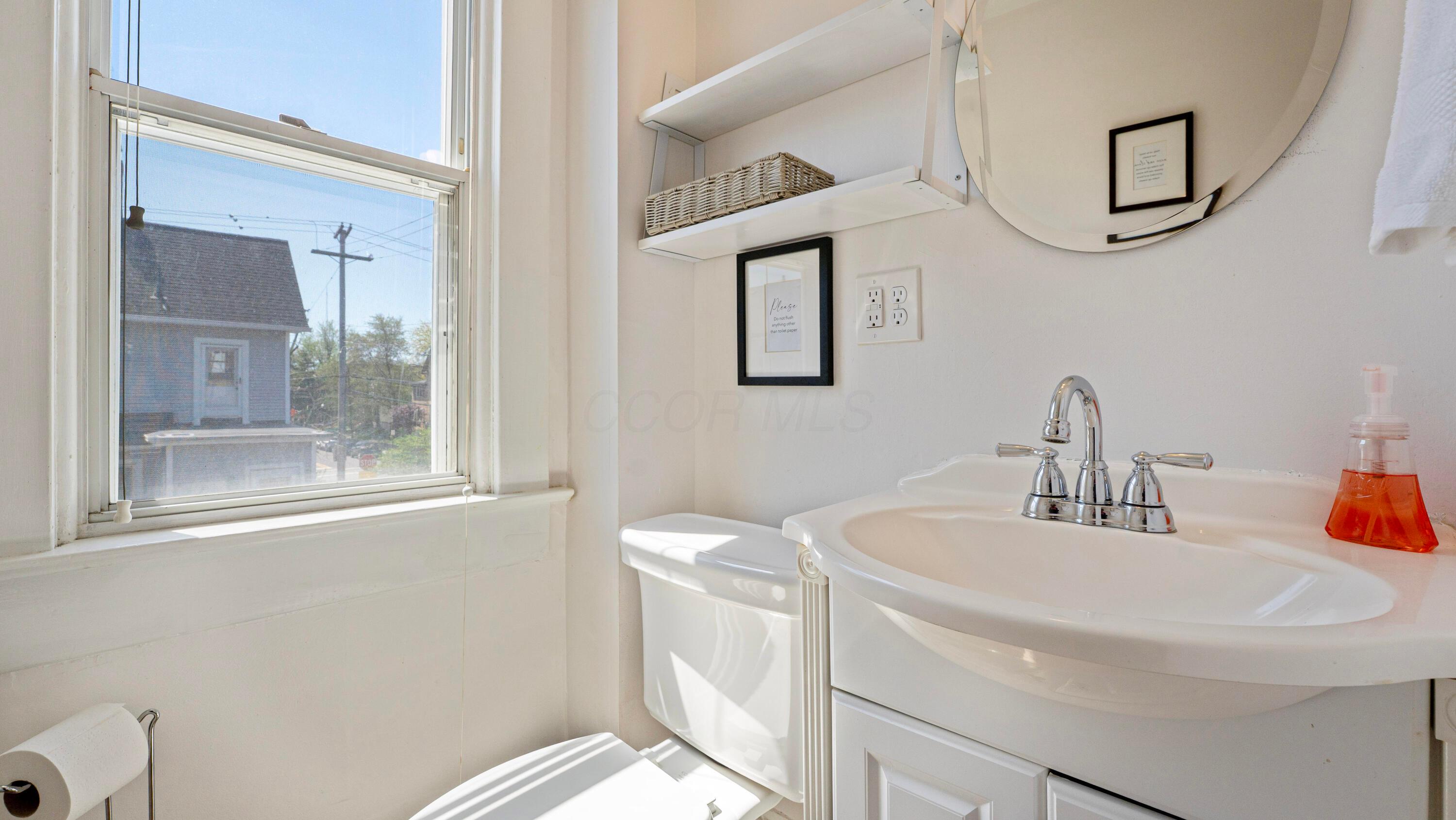 1148 Perry Street Columbus, OH 43201 - Photo 24 of 43 Bathroom