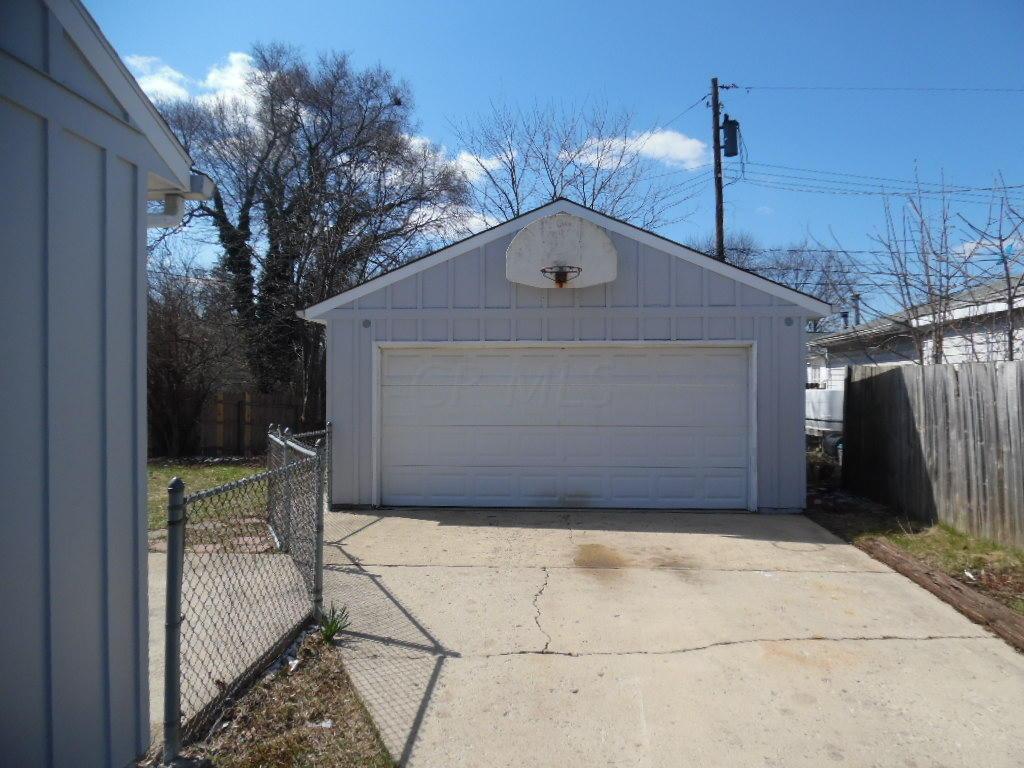 155 Topsfield Road Columbus, OH 43228 - Photo 2 of 27 Gallery Image 2