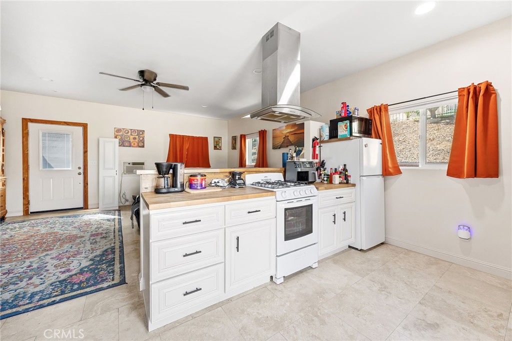45540 Denizen Heights Road Hemet, CA 92544 - Photo 35 of 37 ADU kitchen2