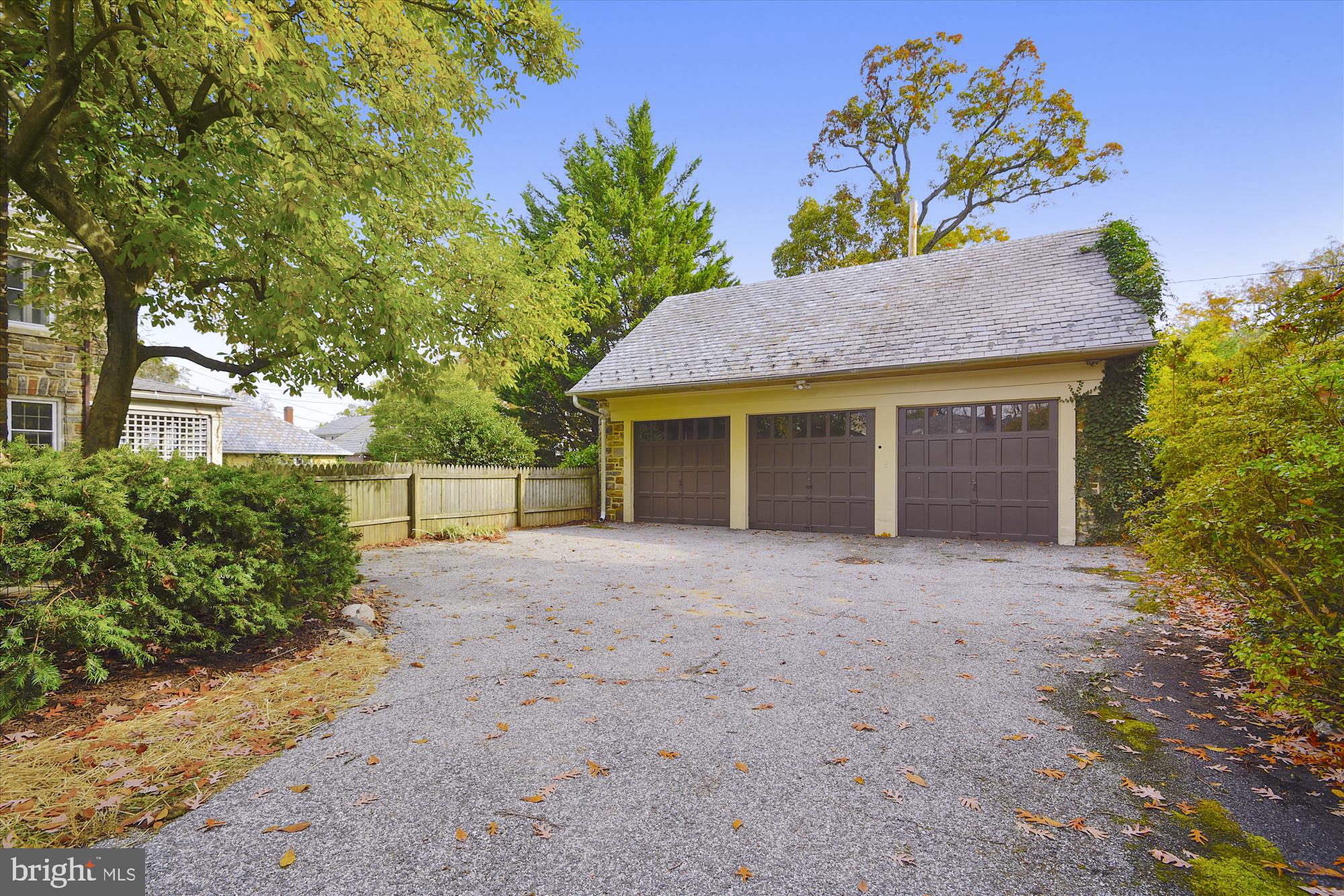 4303 Rugby Road Baltimore, MD 21210 - Photo 3 of 57 3-Car Detached Garage Bay