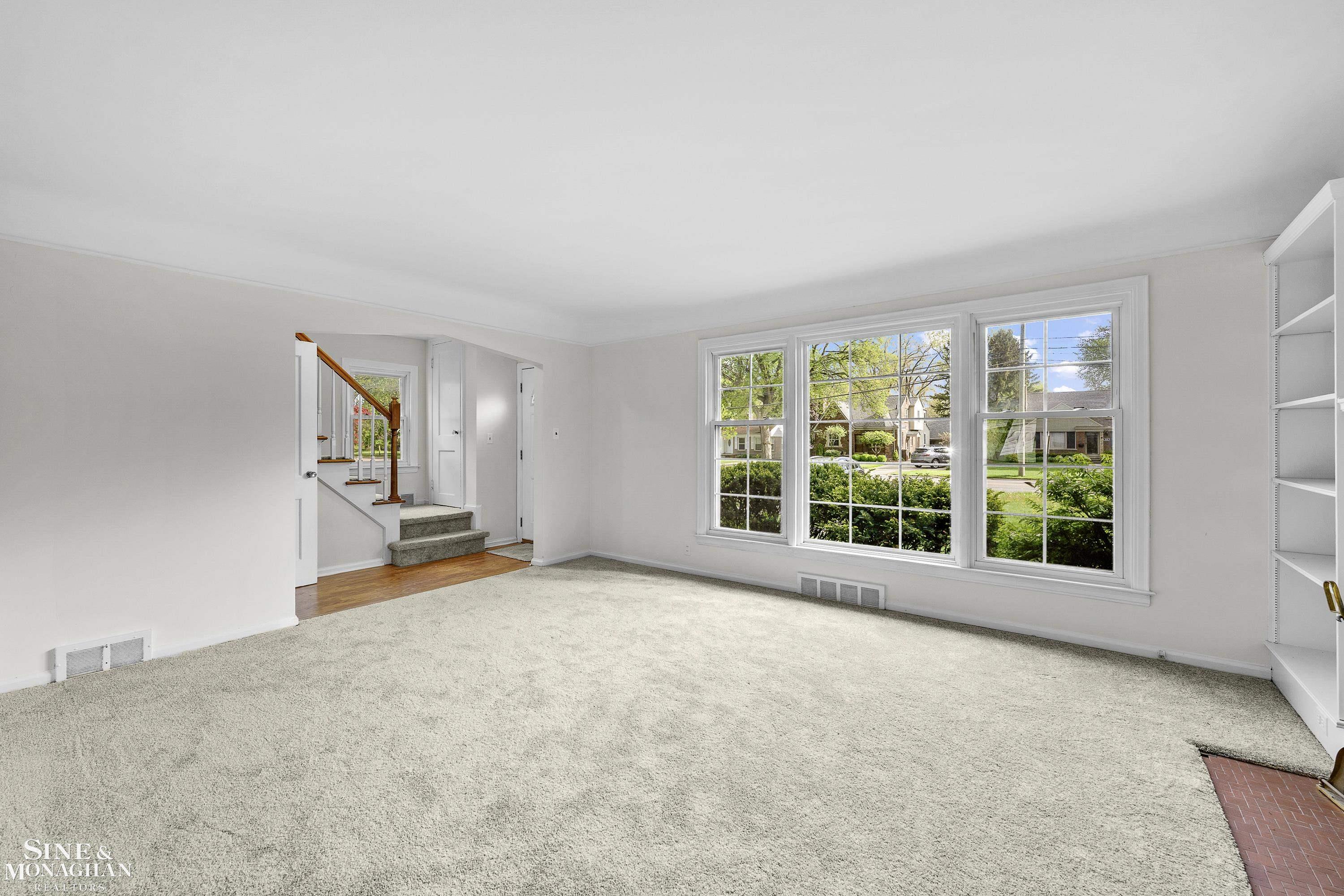 419 Moross Road Grosse Pointe, MI 48236 - Photo 5 of 32 50174868-9eba2c84-3896-4e53-8eb0-3f46a3adb472.JPG