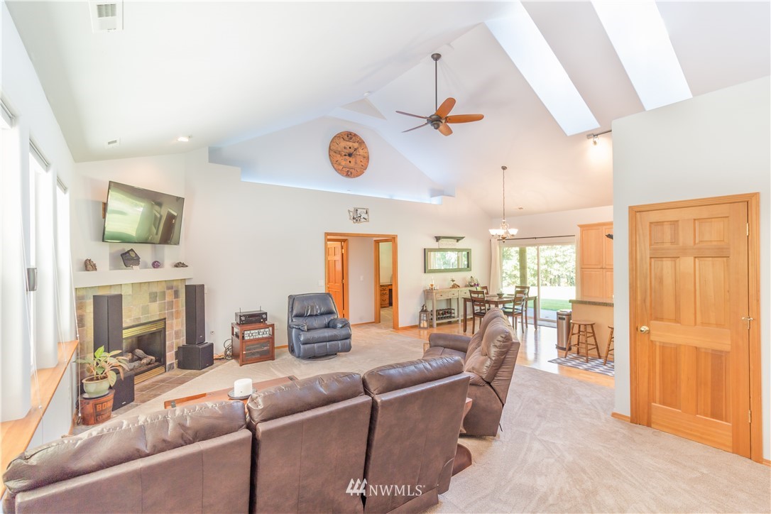 7851 East Grapeview Loop Road Allyn, WA 98524 - Photo 5 of 25 Gallery Image 5