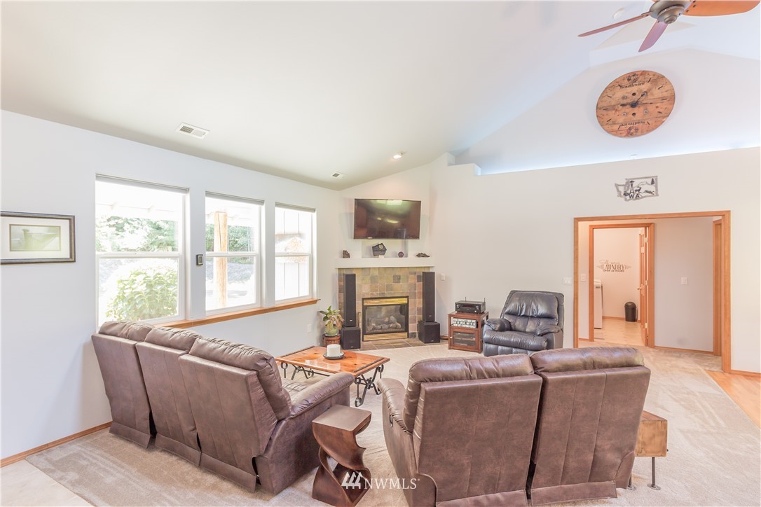 7851 East Grapeview Loop Road Allyn, WA 98524 - Photo 6 of 25 Gallery Image 6