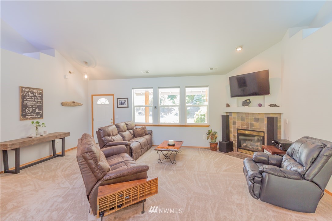 7851 East Grapeview Loop Road Allyn, WA 98524 - Photo 7 of 25 Gallery Image 7