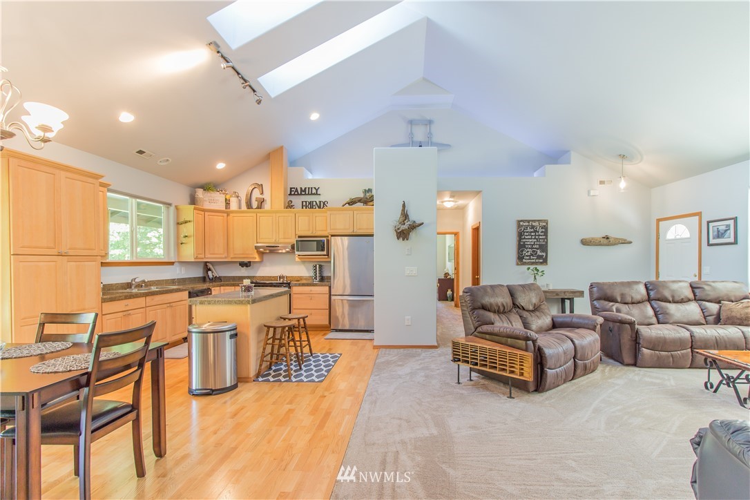 7851 East Grapeview Loop Road Allyn, WA 98524 - Photo 10 of 25 Gallery Image 10