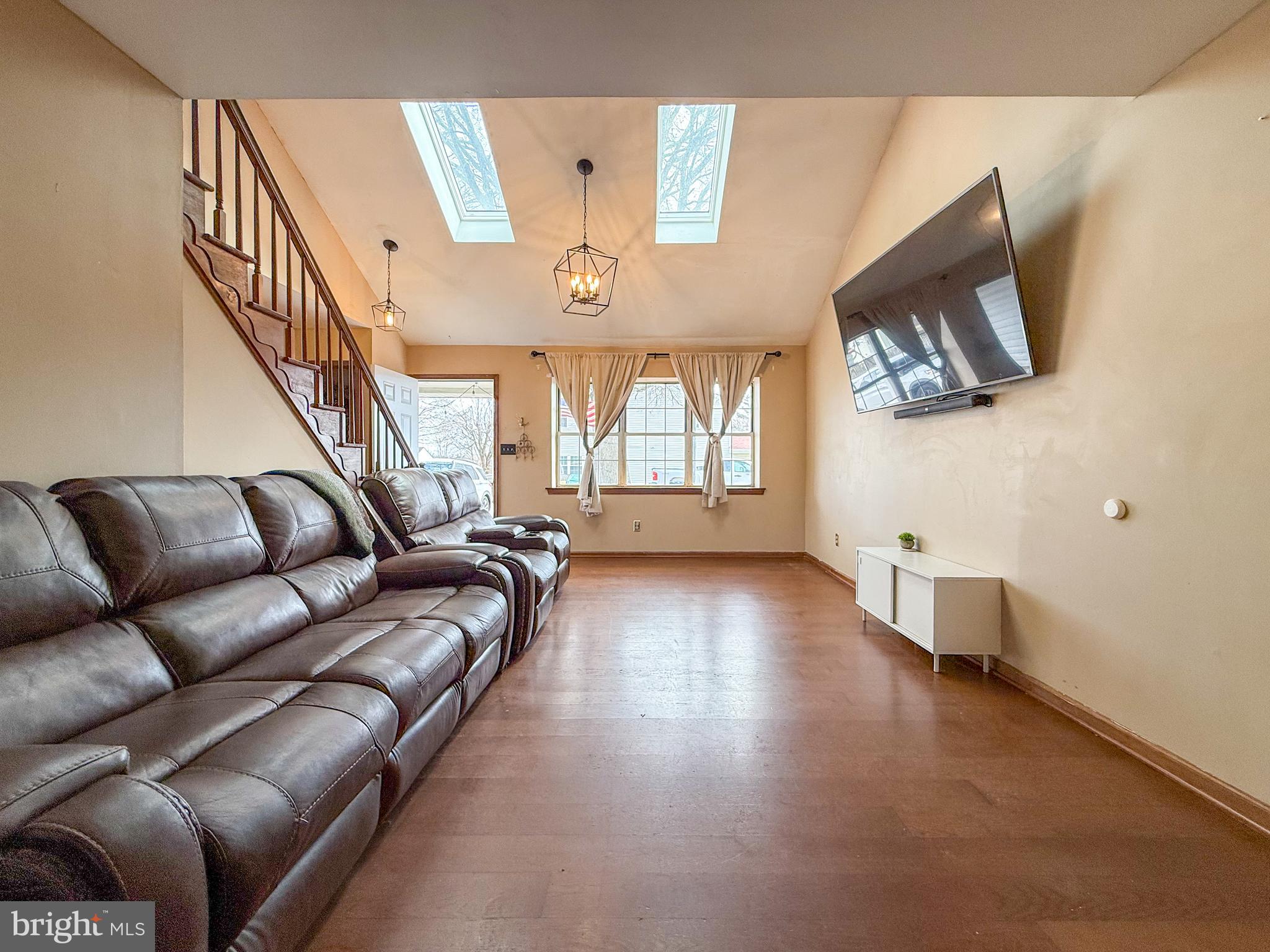 115 Upper Valley Lane Newark, DE 19711 - Photo 4 of 21 a living room with furniture and a flat screen tv