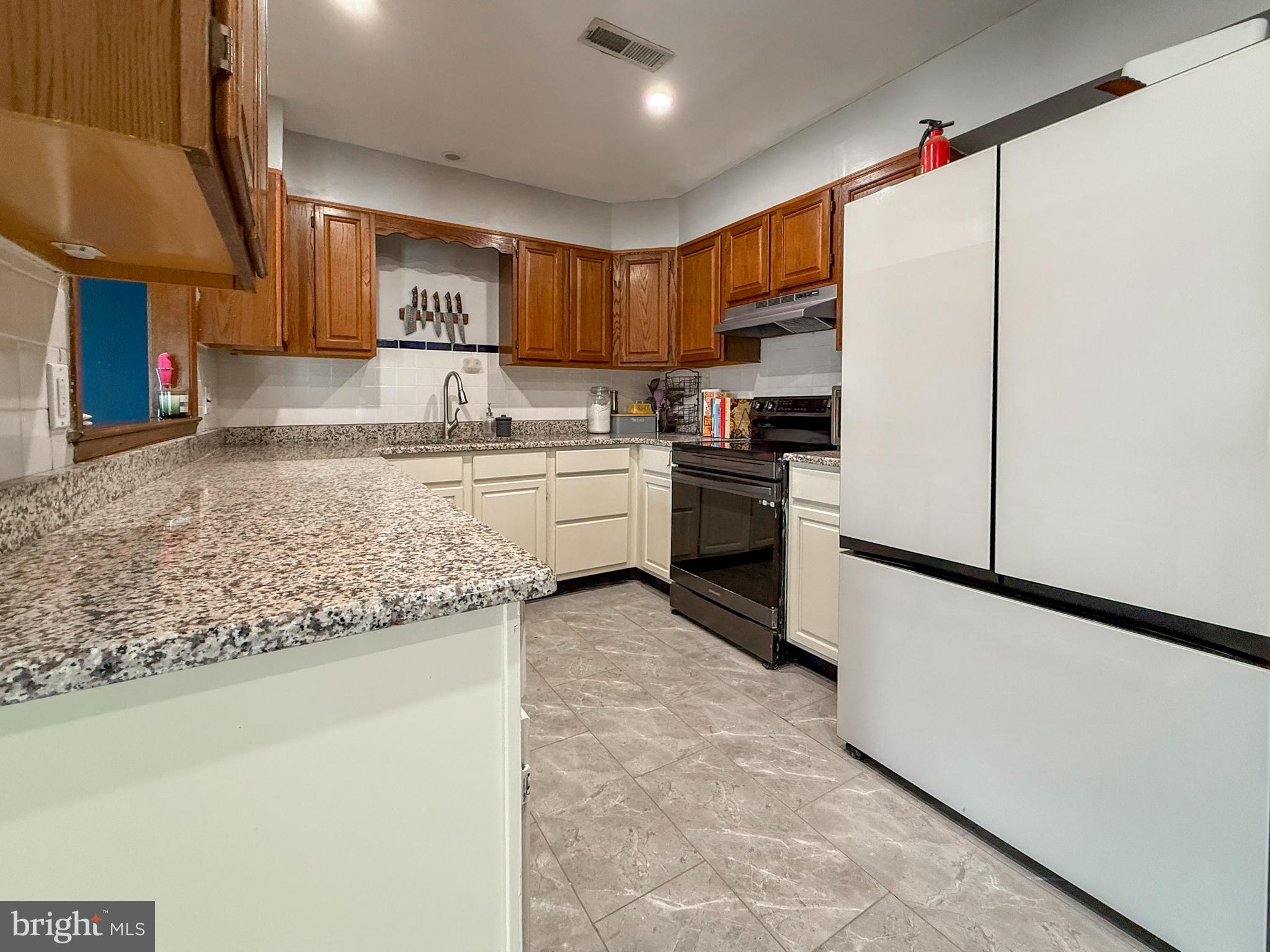115 Upper Valley Lane Newark, DE 19711 - Photo 9 of 21 a kitchen with stainless steel appliances granite countertop a refrigerator a stove a sink dishwasher and a refrigerator