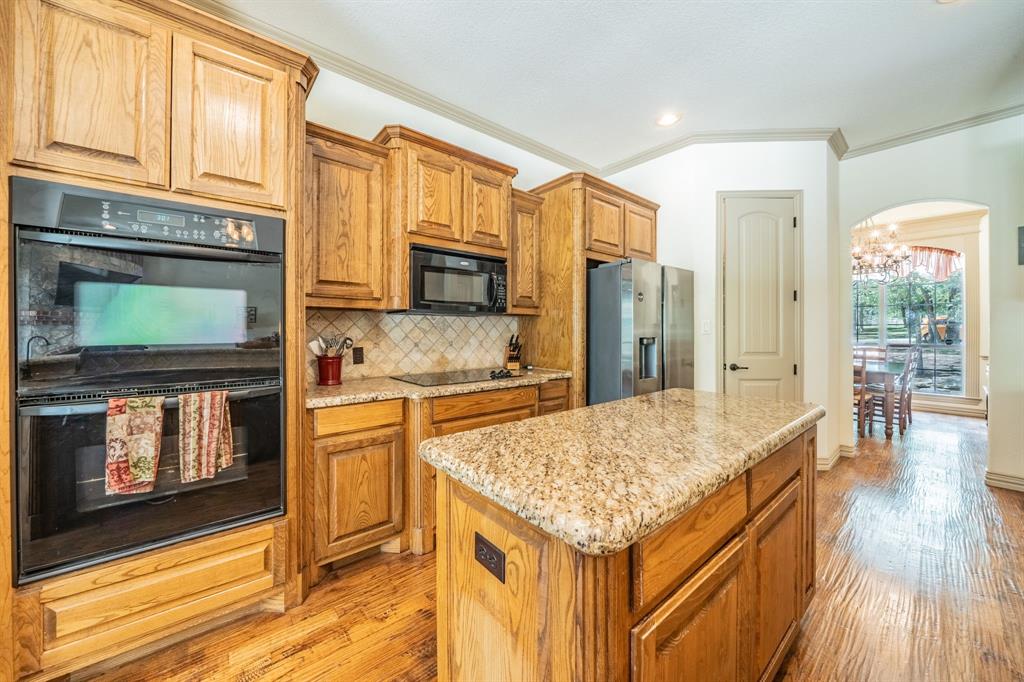 109 Overton Ridge Circle Weatherford, TX 76088 - Photo 9 of 27 Black appliances with double ovens. Walk in pantry.