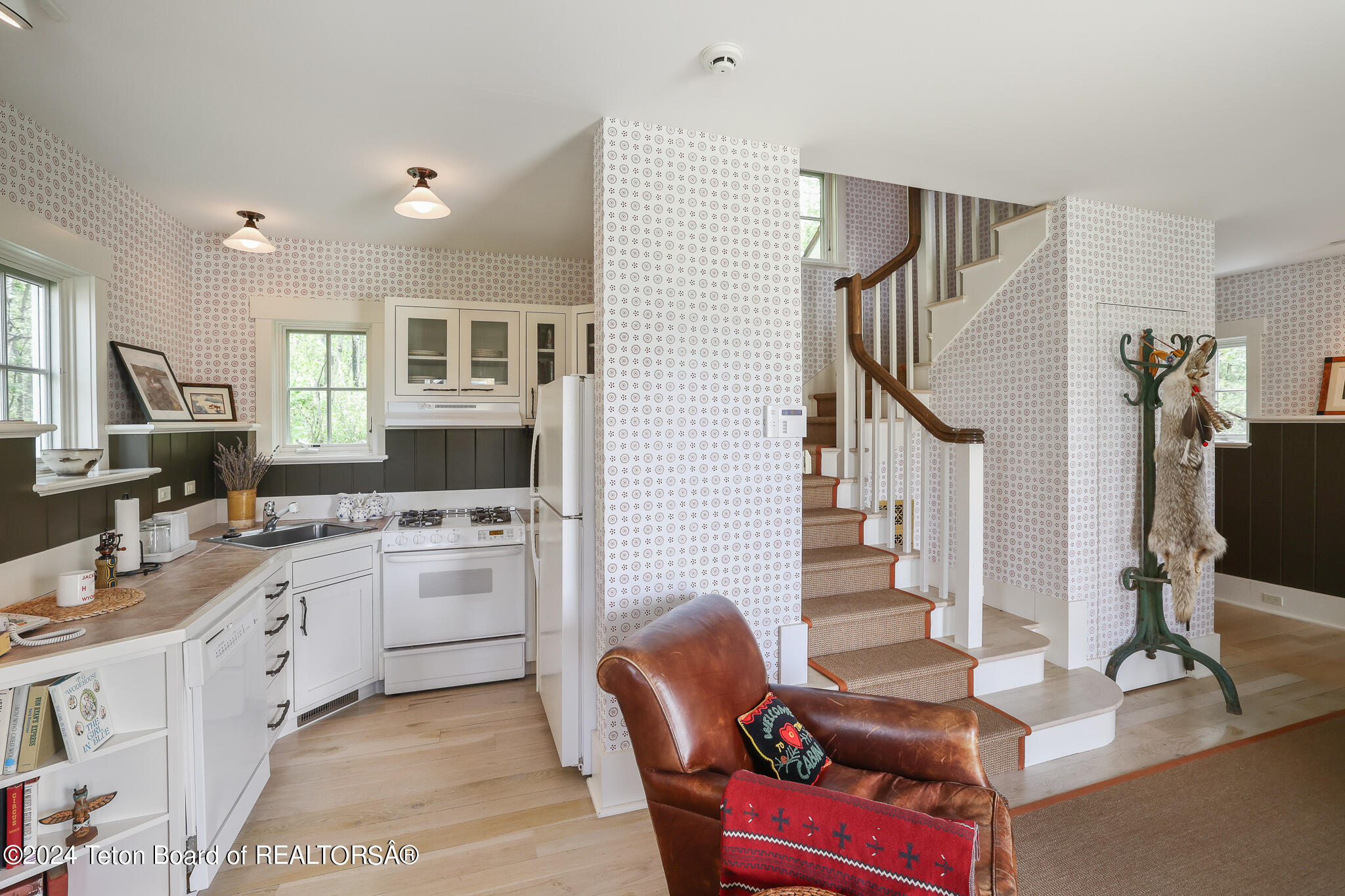 255 East Lucas Riva Ridge Road Jackson, WY 83001 - Photo 27 of 38 Nod Cottage Kitchen