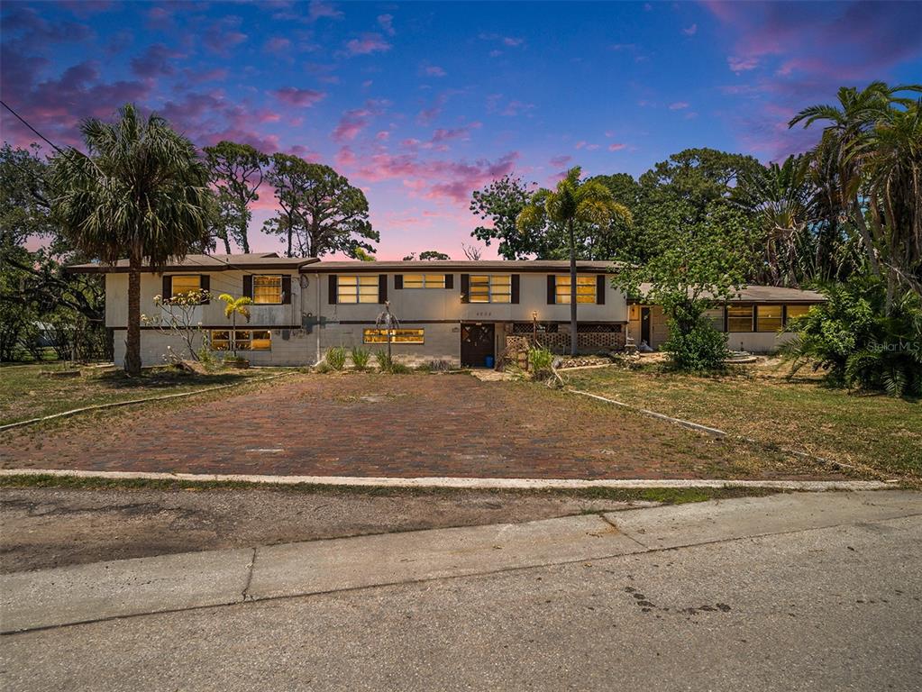 4628 Cypress Way South