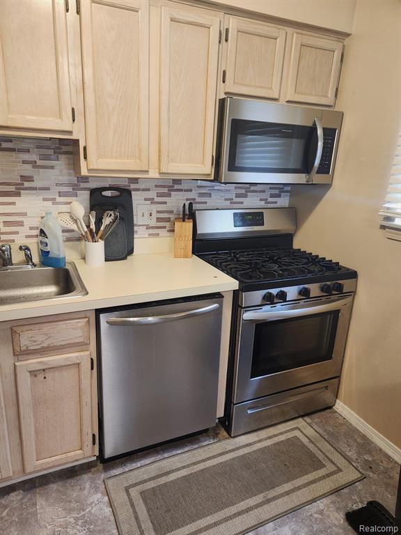 1677 Cass Lake Road, Unit B Keego Harbor, MI 48320 - Photo 9 of 16