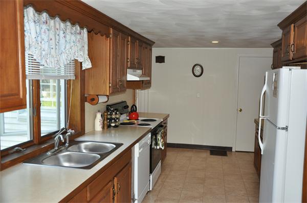 29 Donbray Road Springfield, MA 01119 - Photo 5 of 15