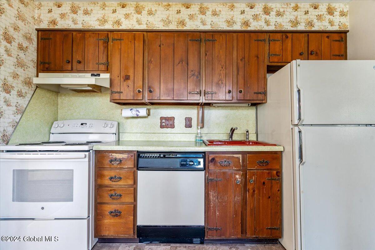 77 Mordella Road Colonie, NY 12205 - Photo 12 of 32 11-77 MORDELLA-19