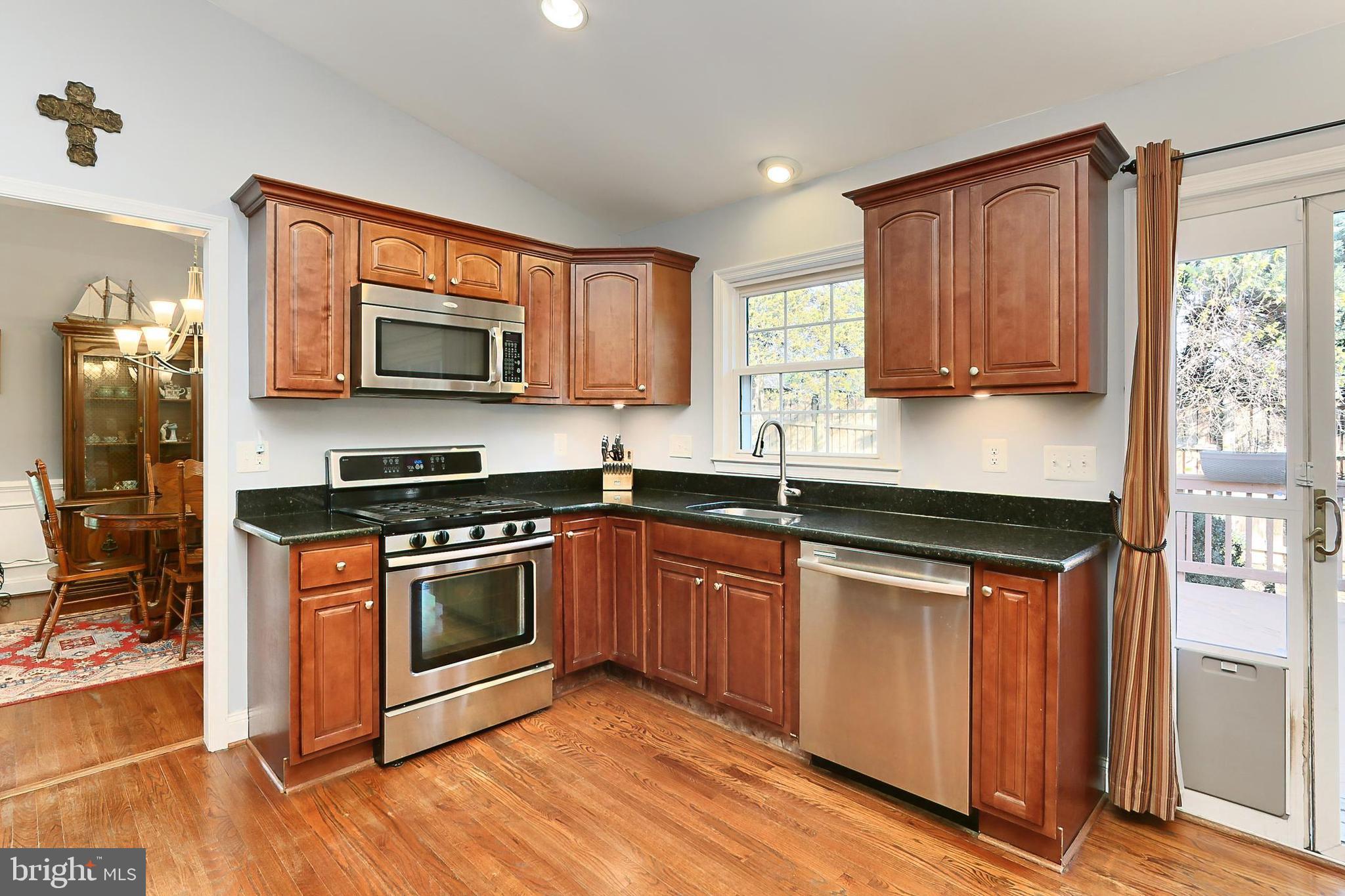 5424 Rilian Court Burke, VA 22015 - Photo 12 of 40 Open Eat-in Kitchen with gas cooking