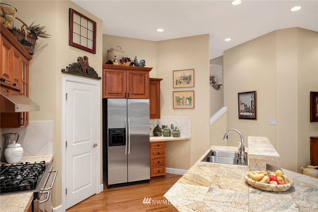 16617 Parkside Way Southeast Renton, WA 98058 - Photo 8 of 25