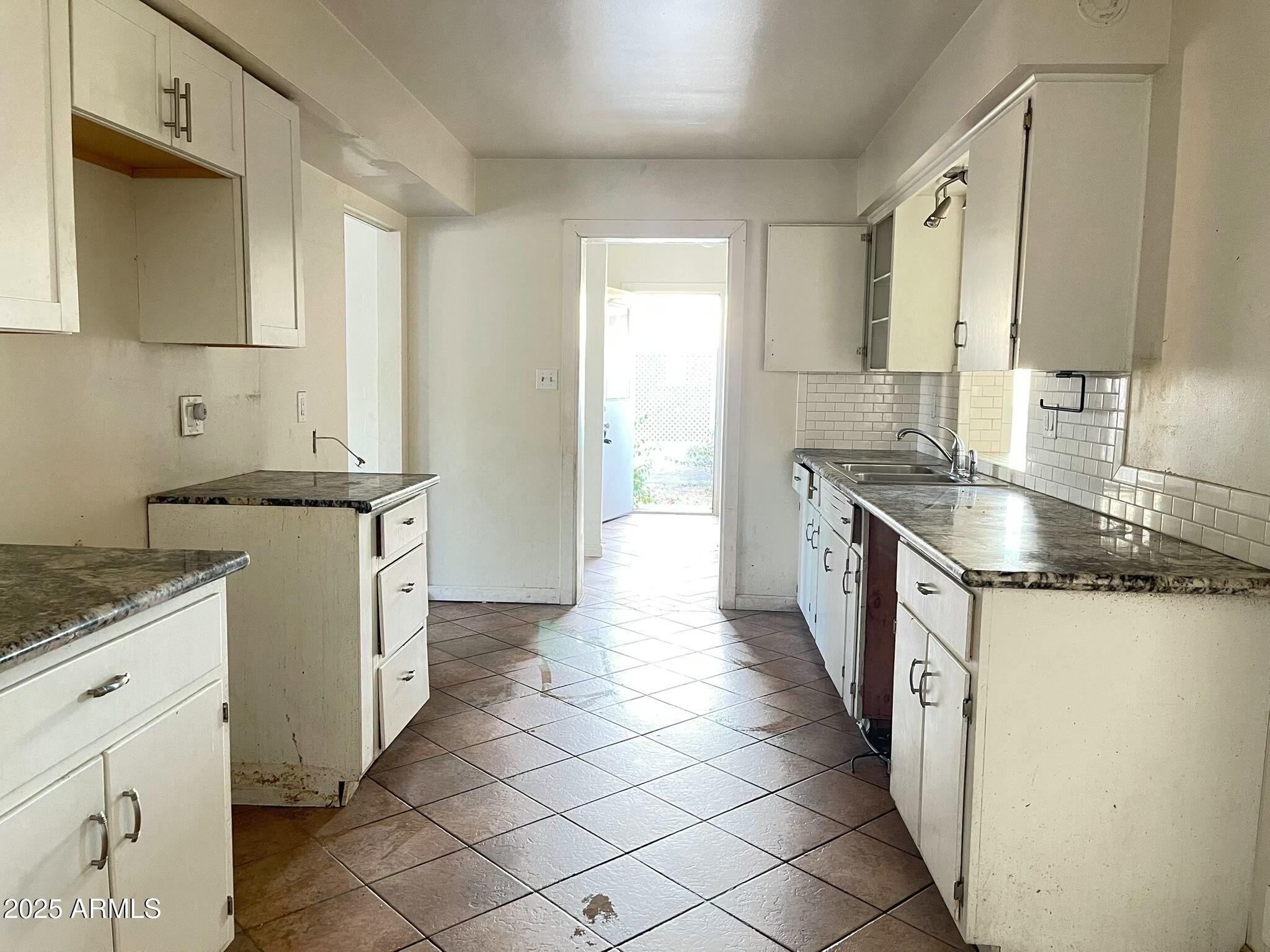 1819 West Morten Avenue Phoenix, AZ 85021 - Photo 10 of 35 tempImage07gxjv