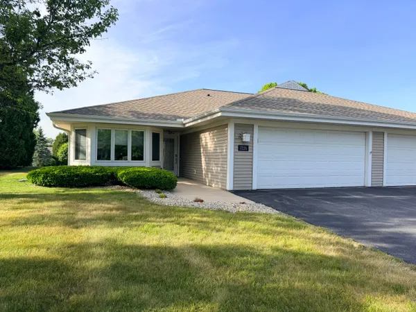 $450,000 | 7224 West Mequon Square Drive, Unit 7224, Mequon, WI 53092