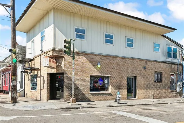 $2,000 | 706 Franklin Avenue, Unit 1, New Orleans, LA 70117