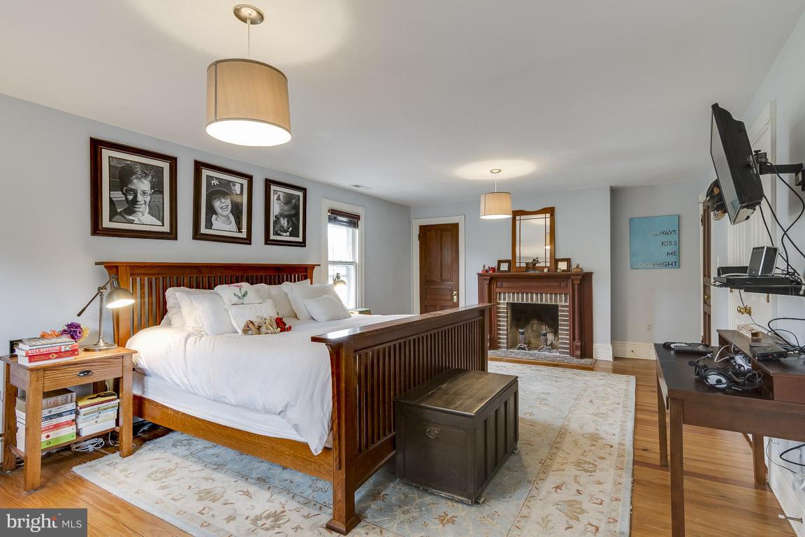 36929 Gaver Mill Road Purcellville, VA 20132 - Photo 16 of 30 Bedroom (Master)