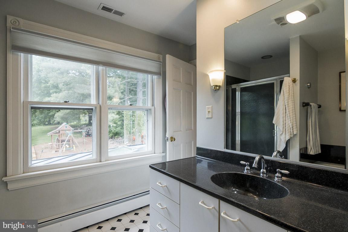 36929 Gaver Mill Road Purcellville, VA 20132 - Photo 18 of 30 Bath (Master)