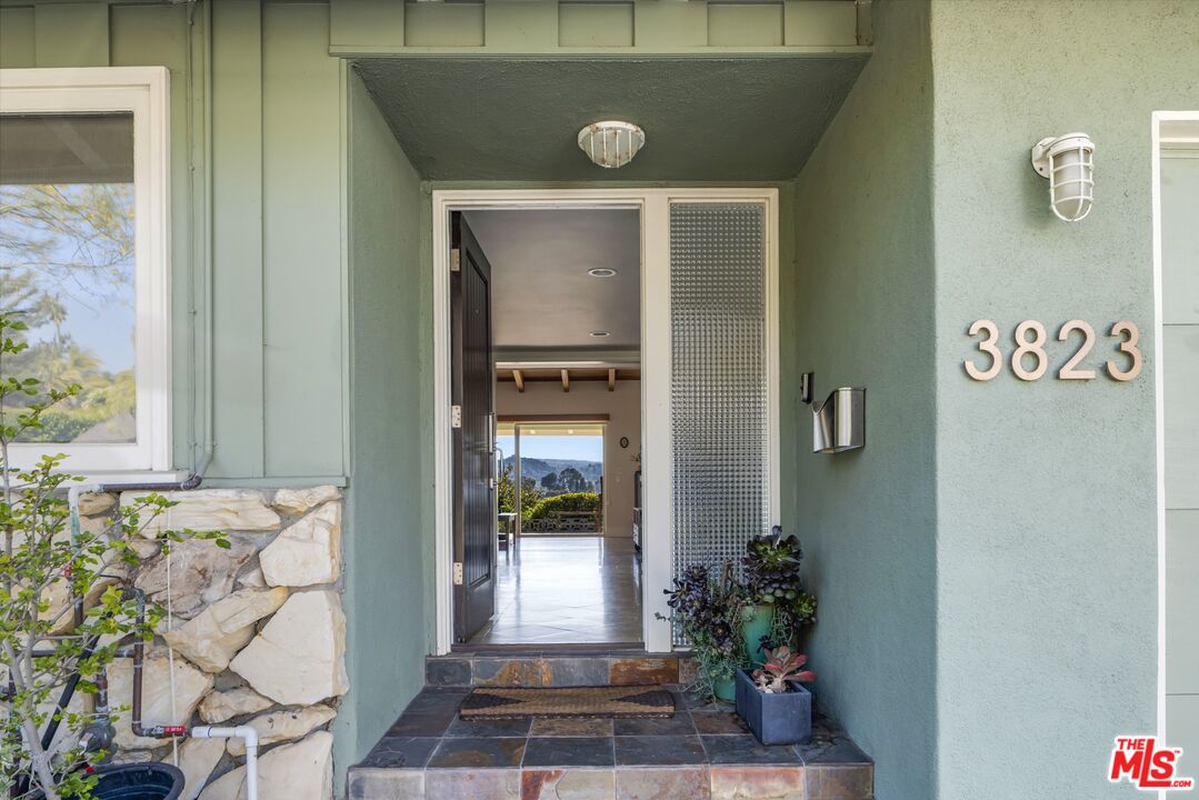 3823 Cody Road Sherman Oaks, CA 91403 - Photo 3 of 38