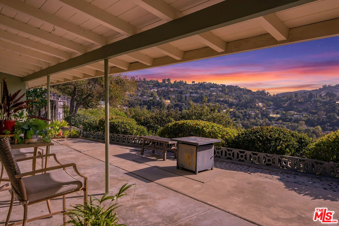 3823 Cody Road Sherman Oaks, CA 91403 - Photo 36 of 38 a view of a backyard with sitting area