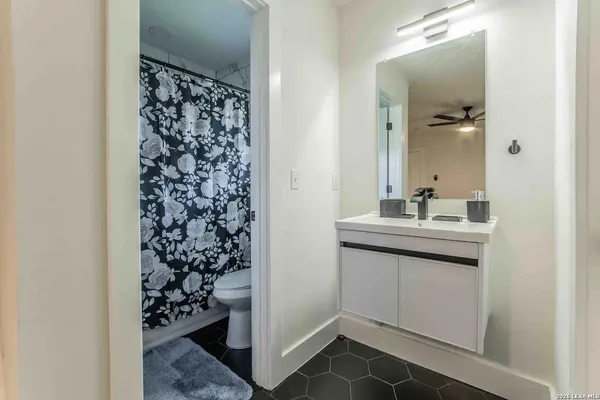 $2,695 | 7500 Rio Pass, Austin, TX 78724