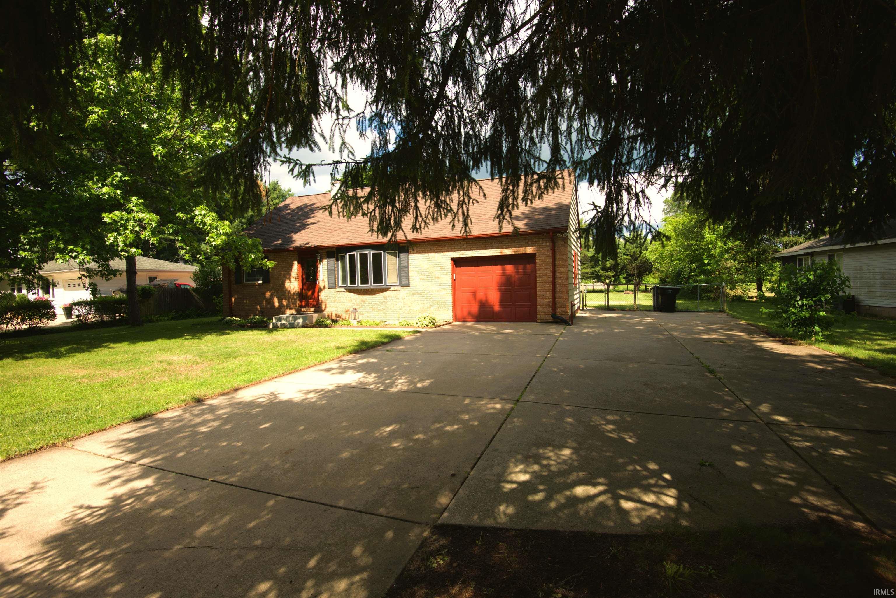 54872 Bittersweet Road Mishawaka, IN 46545 - Photo 2 of 23