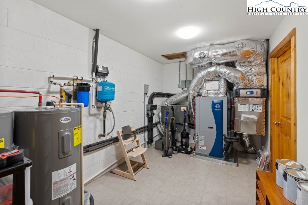 331 May Apple Trail Newland, NC 28657 - Photo 35 of 48 a view of a room with gym equipment