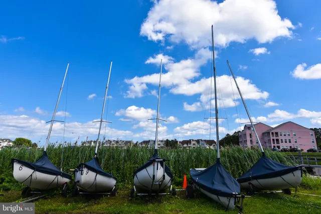 a view of a tennis court