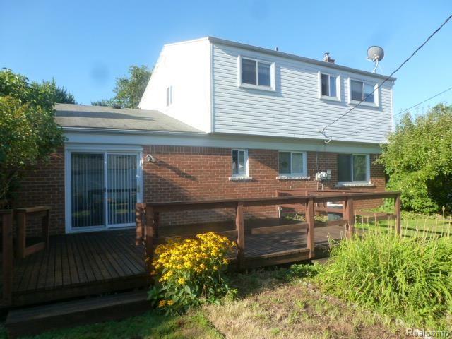 18607 Bittersweet Road Fraser, MI 48026 - Photo 14 of 15 P1060323.jpg