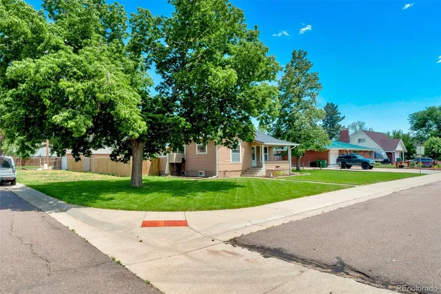 a house view with a garden