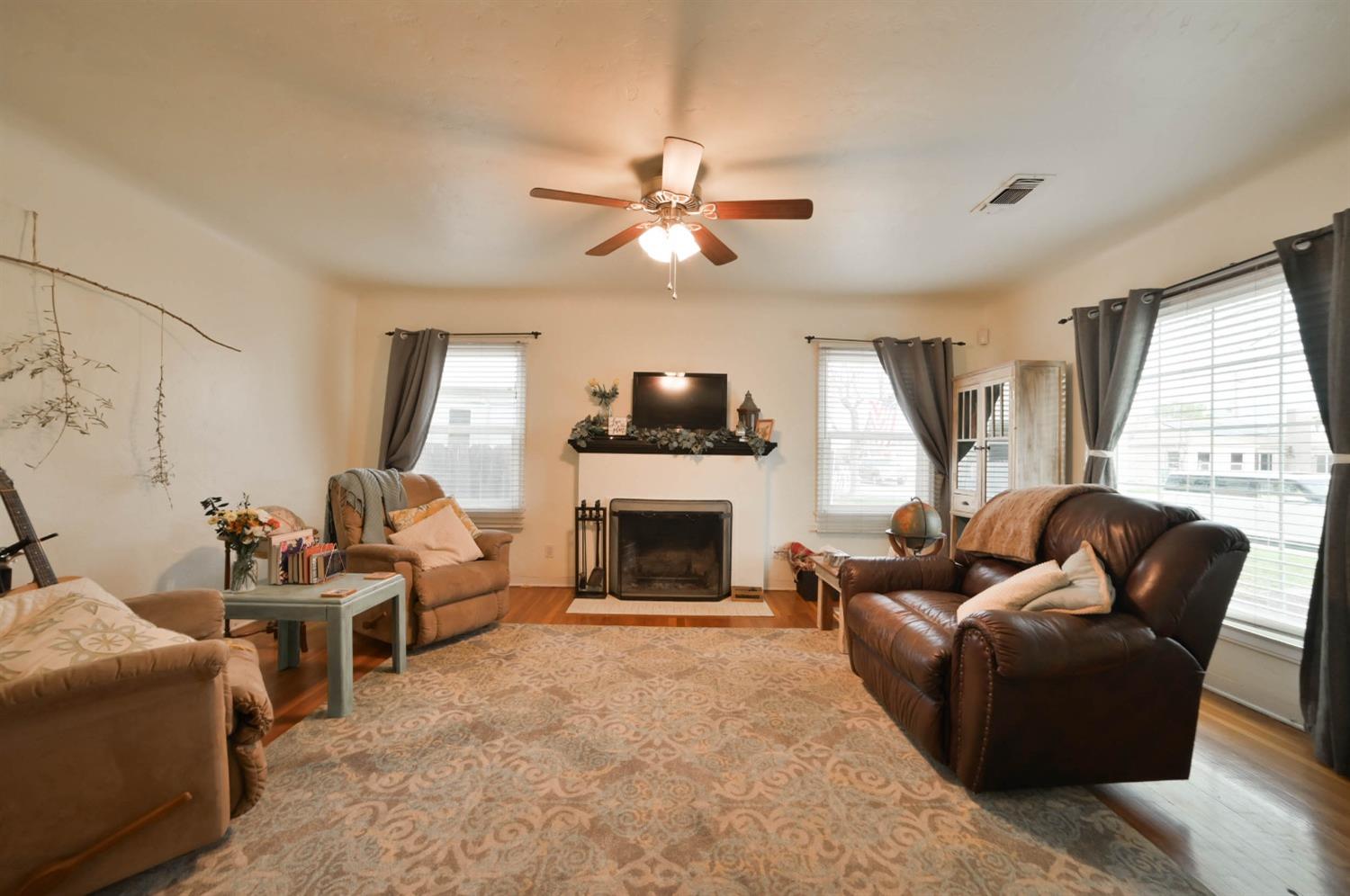 170 West Myrtle Avenue Reedley, CA 93654 - Photo 4 of 46 Gallery Image 4