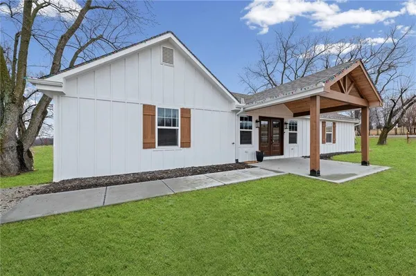 $499,000 | 17391 Highway 371, Faucett, MO 64448