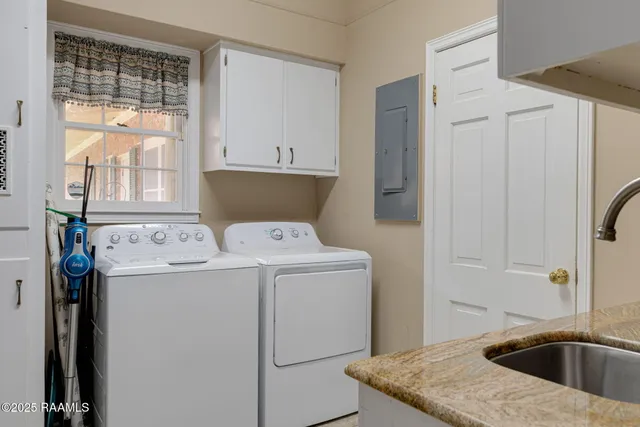 $560,000 | 313 Darby Lane, New Iberia, LA 70560